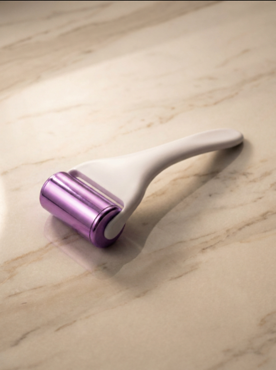 Facial Ice Roller — Depuff, Tighten & Soothe in 60 Seconds