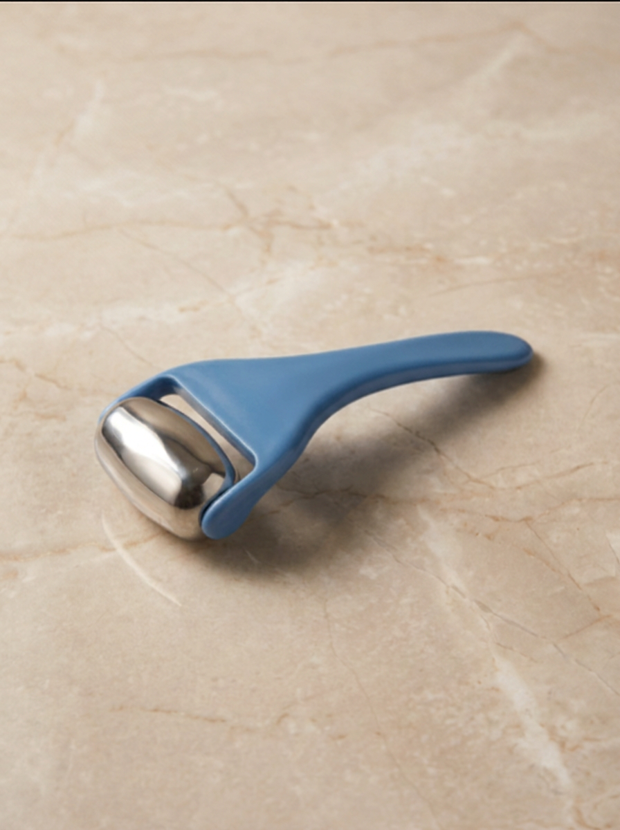 Facial Ice Roller — Depuff, Tighten & Soothe in 60 Seconds