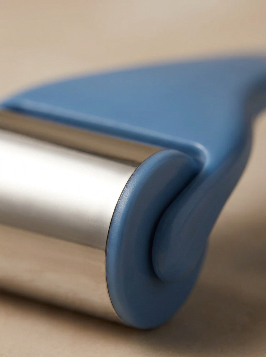 Facial Ice Roller — Depuff, Tighten & Soothe in 60 Seconds